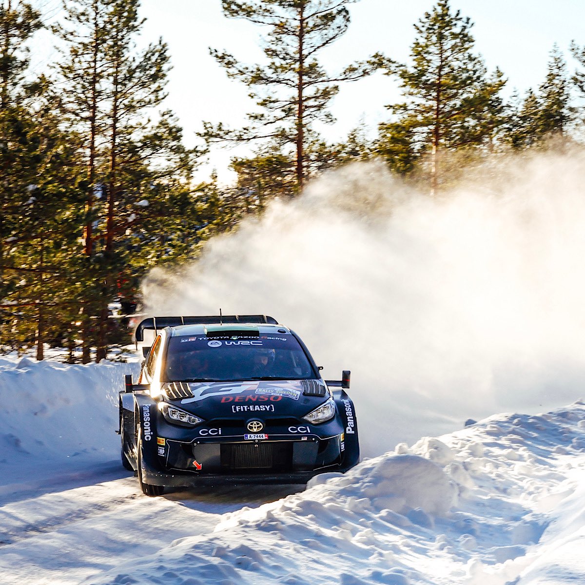 It’s 2nd overall, fastest on Super Sunday and 2nd in the Power Stage for @ElfynEvans and @scottmartinat in Sweden! 💪 A great points haul for the championship after having to snow plough on Friday 👏 #ToyotaGAZOORacing #GRYaris #WRC #RallySweden 🇸🇪