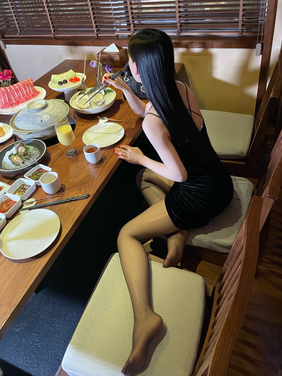 一起来吃个海鲜鲍鱼火锅🫕 https://t.co/eAvpoOpJsd