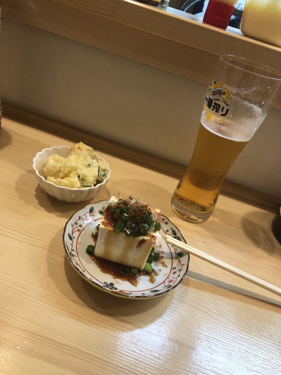 KenjiToAsobo's tweet photo. 飲み過ぎたー😅
居心地良過ぎでした笑
たまたま開店直後に入ったみたいで誰もいなかったけど、美人親子の店で���ッキー🤞
後半次々来客で盛り上がるの巻。
仙台良きー
＃仙台　＃1人飲み　＃出張 https://t.co/HZzEBDoIPb