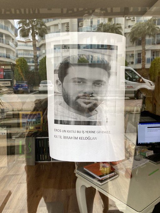 📍İnsanlar iş yerinde istemiyor 
📍insanlar sokağında istemiyor 
📍insanlar mahallesinde istemiyor 
📍insanlar şehrinde istemiyor 
İnsanlar kedi katili #ibrahimkeloğlanTUTUKLANSIN diye bekliyor . Başka canlılar için kendileri için can güvenliği istiyor duyacak mısınız ?