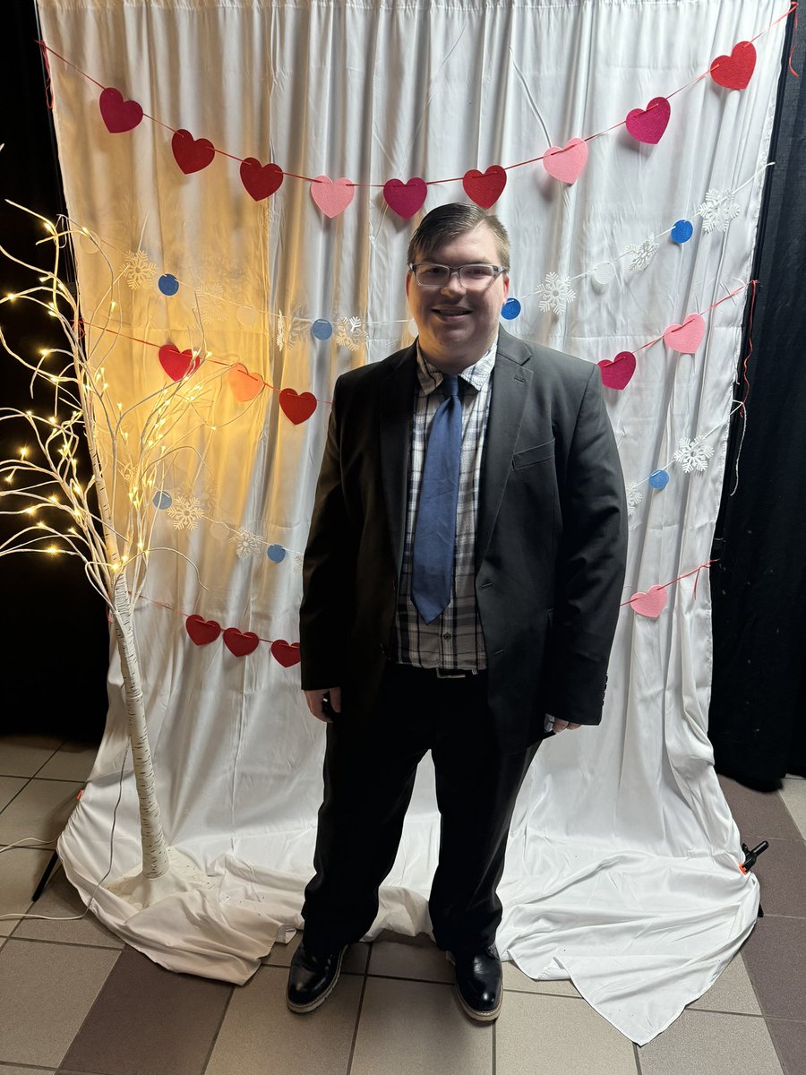 DavidHargraves4's tweet photo. The last winter formal for me #winterformal❄️❄️ https://t.co/PlRIM8f8mu