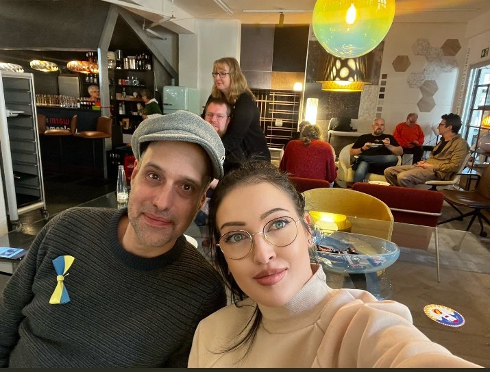 AlDavoodi's tweet photo. Einfach gute Stimmung mit @n3ll41 hier in München auf der @PirateSecon https://t.co/TJPZffNY31