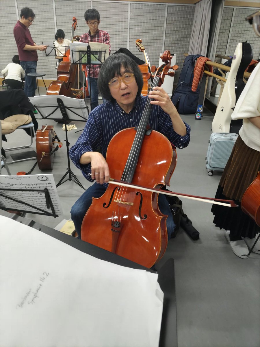 EnsembleMeson's tweet photo. いよいよ本番間近！
田崎先生からは、指揮のみならず、
チェロ実演レッスンまでしてくださいました。

メゾン初のチャイコフスキー、かなりイイ感じですヨ♪
どうぞお聴き逃しなく!!!

アンサンブル・メゾン　第49回演奏会 https://t.co/cQCxVDCPO9