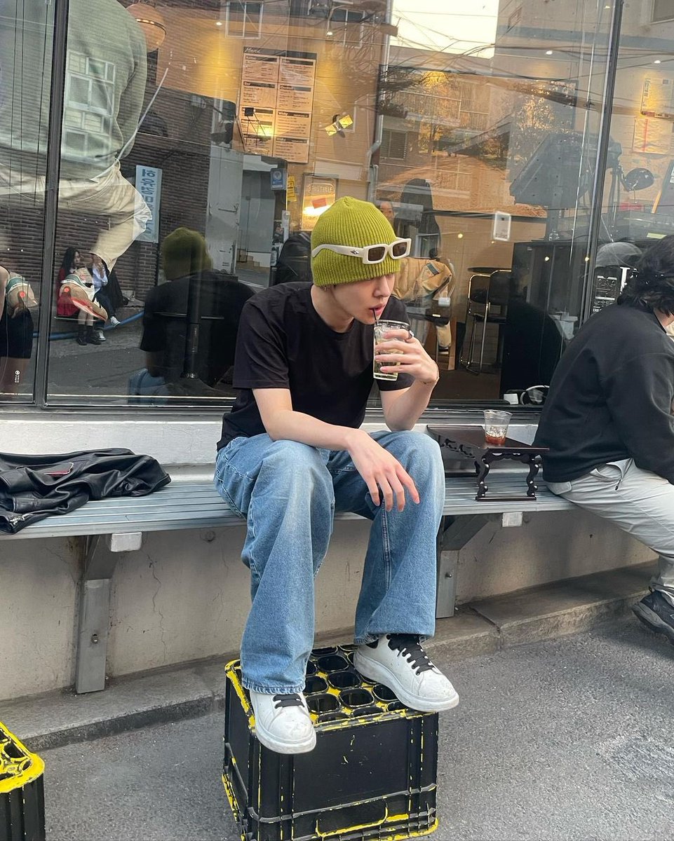 archivefleeleo's tweet photo. he is so cool https://t.co/0syfJgcCd7