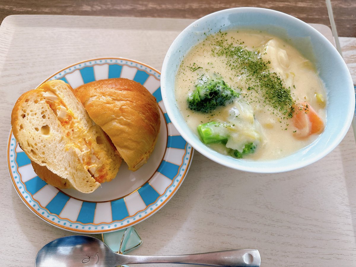 ichigo_xx's tweet photo. ブランチとディナー😋🍴
最近漬けたまごで作るたまごサンドにはまってます😊
近所の美味しいベーグル屋さんのベーグルで作ったよ👍
ロールキャベツは電気圧力鍋買ったので、家に材料あったから作ってみた~😁
#ひとりぐらしごはん ⠀
#ごはん記録
#ひるごはん ⠀
#ゆうごはん
#redepot https://t.co/6u6KbshHgi