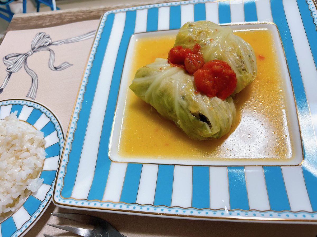 ichigo_xx's tweet photo. ブランチとディナー😋🍴
最近漬けたまごで作るたまごサンドにはまってます😊
近所の美味しいベーグル屋さんのベーグルで作ったよ👍
ロールキャベツは電気圧力鍋買ったので、家に材料あったから作ってみた~😁
#ひとりぐらしごはん ⠀
#ごはん記録
#ひるごはん ⠀
#ゆうごはん
#redepot https://t.co/6u6KbshHgi