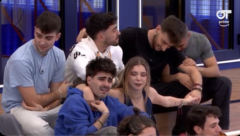 otaddiction's tweet photo. Lucas Alex y Cris son el trío que no sabía que necesitaba hasta que lo vi🥹❤️ #OTDirecto18F https://t.co/fI005zW8hM