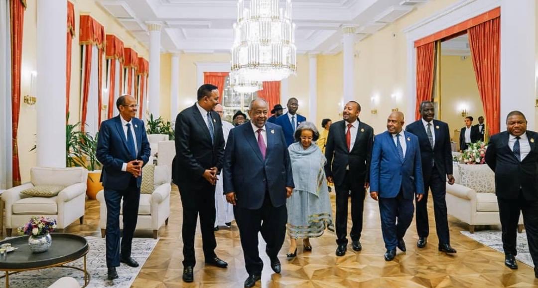 ymahmoudali's tweet photo. Un dîner officiel a été organisé hier soir par la Présidente de l’Ethiopie en l’honneur des chefs d’état venus participer au 37eme sommet de l’UA et ce , dans le palais impérial rénové . https://t.co/RTZNsM728H