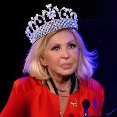 LauraB_Livem2's tweet photo. ¿a quién cederé hoy mi corona? #NuevaFotoDePerfil https://t.co/a0JXtqCb6g