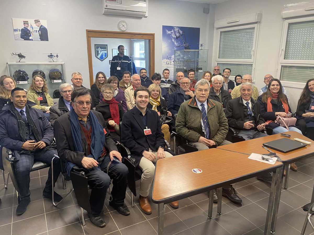 IHEDN_AR21's tweet photo. L'AR21-IHEDN Versailles a organisé samedi 17 février une visite des Forces Aériennes de la Gendarmerie Nationale sur la BA107 Villacoublay. 32 auditeurs, correspondants défense du 78 et 92 et Jeunes IH présents. Une visite très instructive. Merci au Lcl Bullrock et Cdt Jordary. https://t.co/ifHW4fomvh