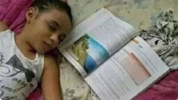 yo: voy a estudiar en la cama porque es más cómodo Yo 2 paginas después: