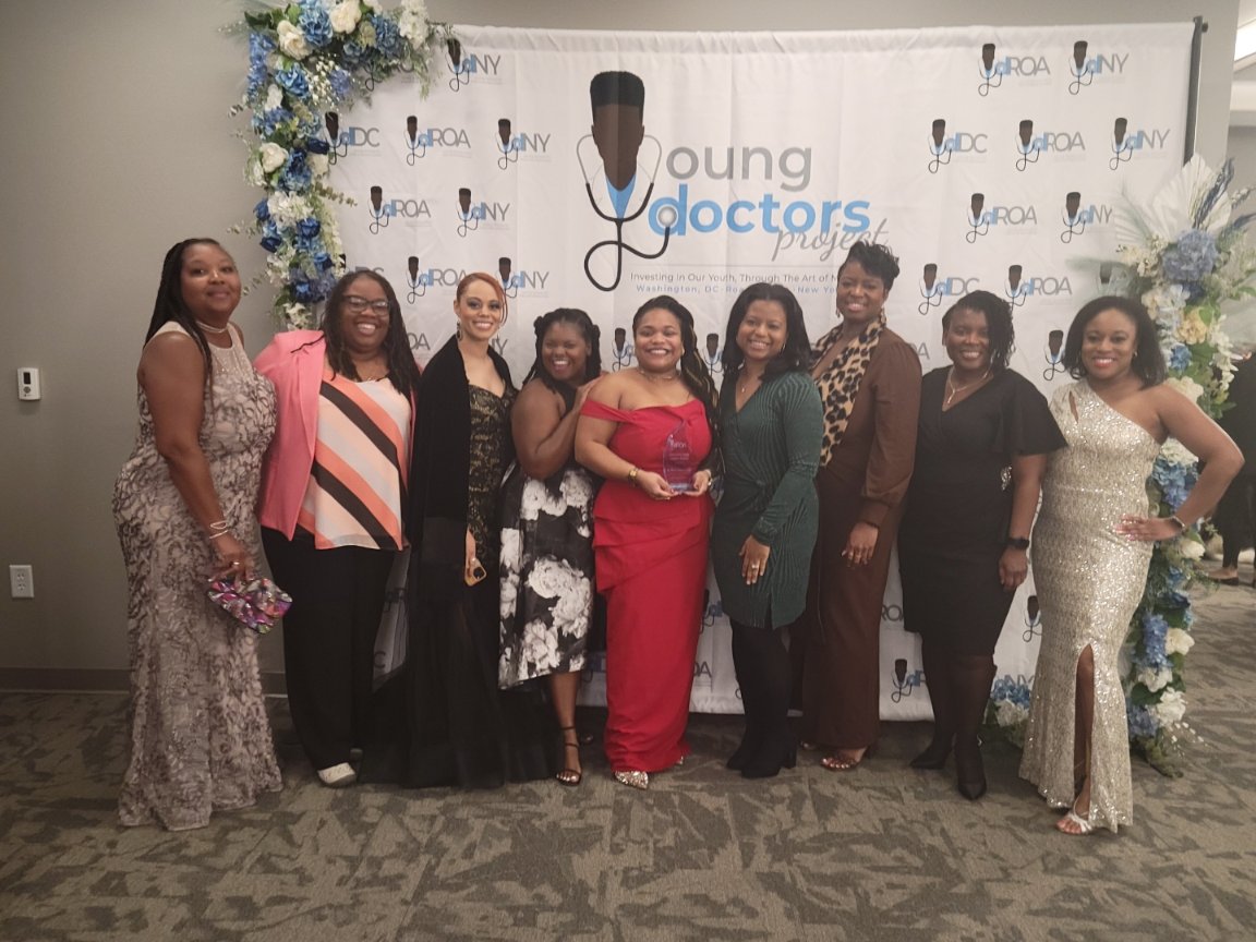 About last night... Super blessed to receive the Inaugural Henrietta Lacks Legacy Award from Young Doctors Roanoke, an extension of @youngdoctorsdc Shoutout to my beautiful and amazing sister circle and village who celebrated this honor with me!