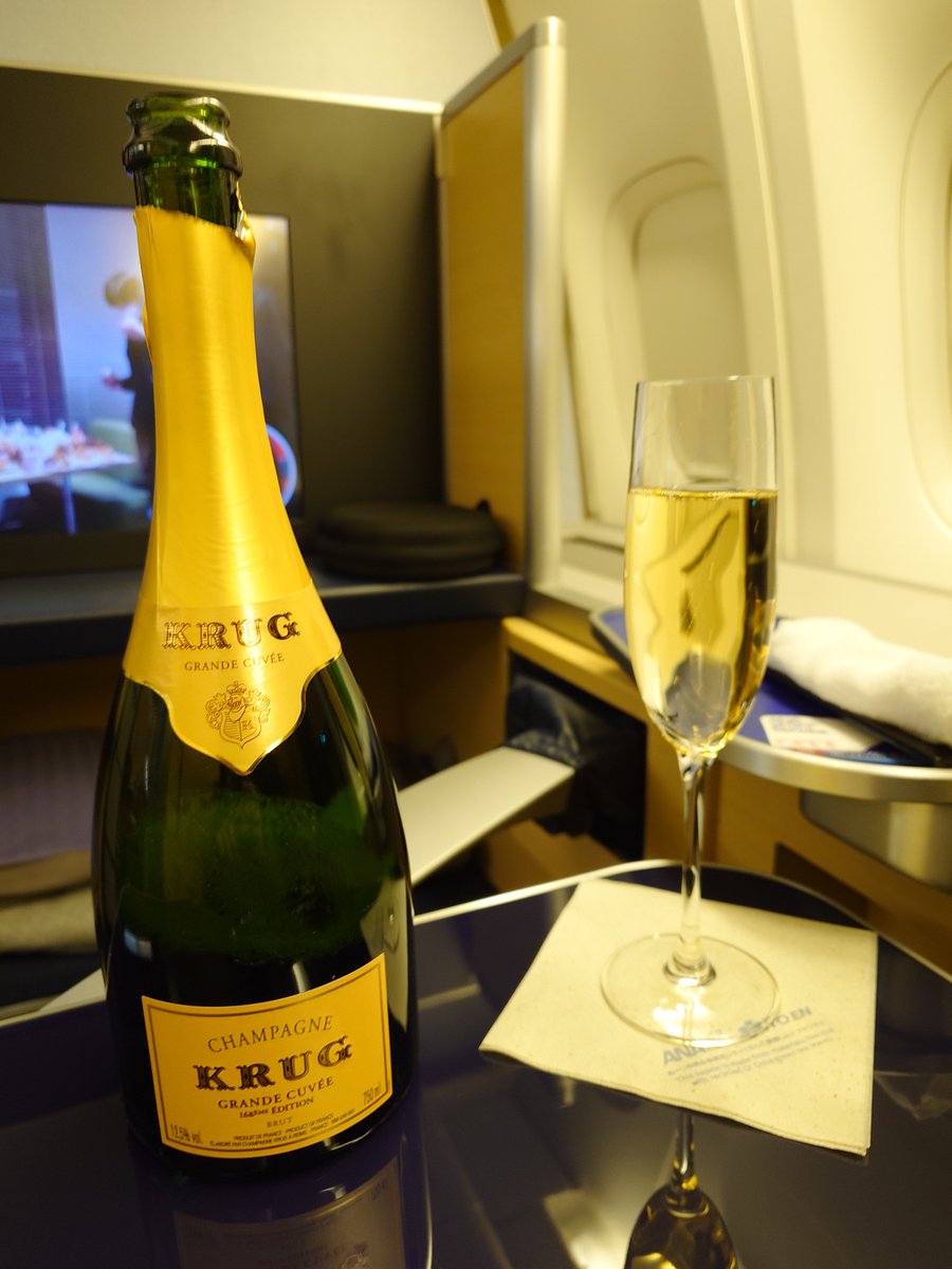 t2nr_m2ok's tweet image. First time to fly first class.
Surprisingly, the service was very average. 
I didn't eat much in the lounge and didn't order a la carte on the plane.

#NH12 #ANA #ANAFirstclass #inflightmeal #Haneda #anaファーストクラス #anaファーストクラス機内食 #firstclass #JA787A  #ORD