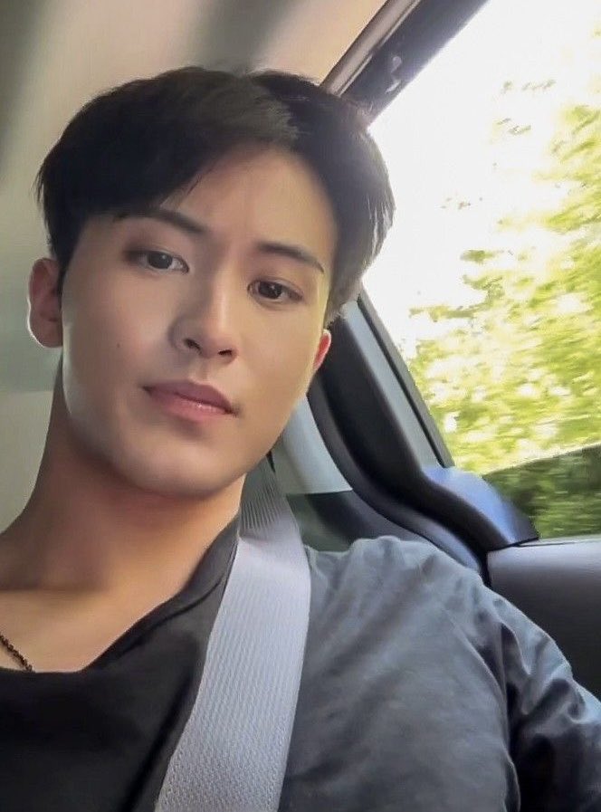 마크 똥냄새 안 맡앗으면 .. 
왜냐면우리마크표정관리못해요ㅠㅠ
