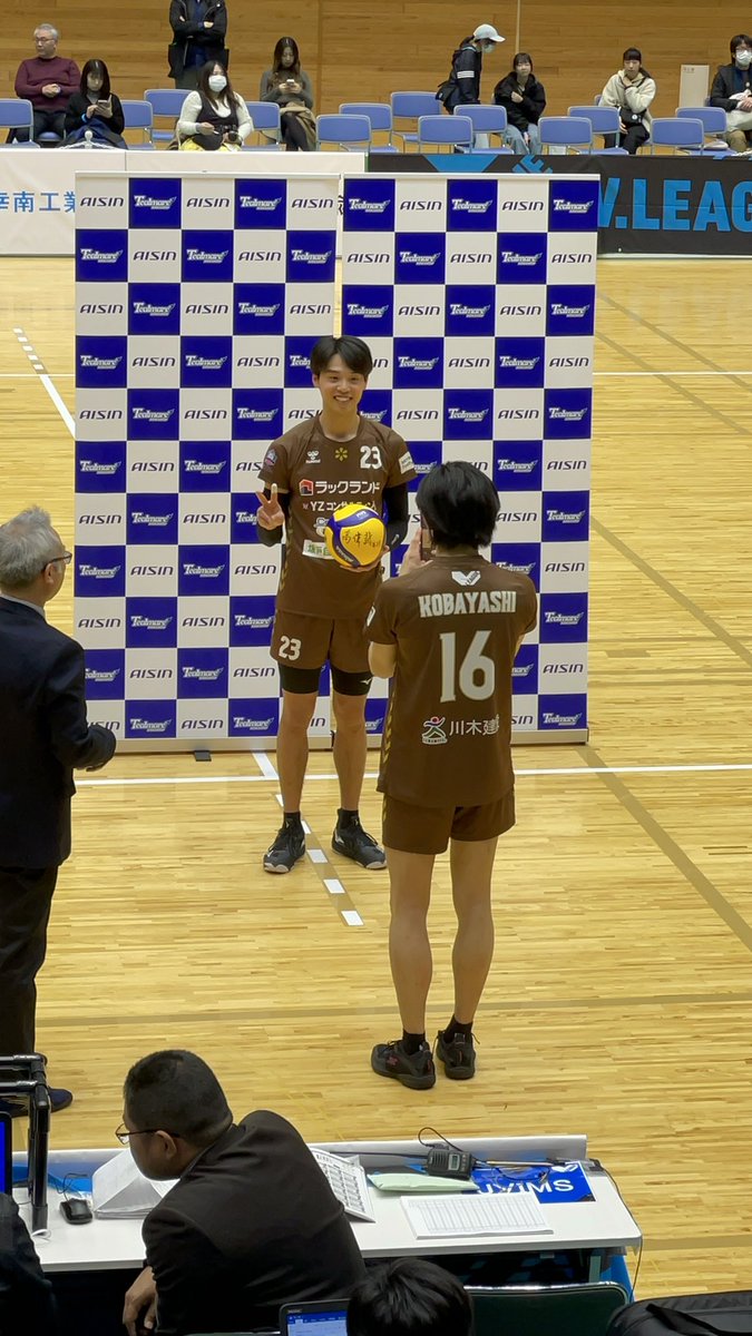 ayalea12's tweet photo. 今日で総得点500点越え✨
#高偉誠 選手💖
笑顔がとにかく可愛い🙈♥️
表情豊かな所😛と強烈なスパイクとのギャップが最高すぎる🥰🥰🥰
残りの試合も期待大💖
総得点何点まで行くんだろっ♪
＃埼玉アザレア
 #Vリーグ https://t.co/KOkUoo0sSu