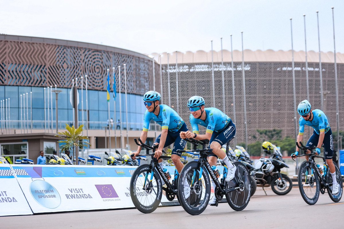 Nshuti_Ezira's tweet photo. The 16th edition of Tour du Rwanda started from this Sunday with Team Time Trial from BK Arena to KCC brought the view of our remarkable Rwanda.

#VisitRwanda
#RwandaIsOpen
#TourduRwanda2024

📸 @IGIHE 
@cyclingrwanda @MAbdallaziz @rbarwanda @RwandaisOpen @harerimana_tito https://t.co/7zEH5vWgZH