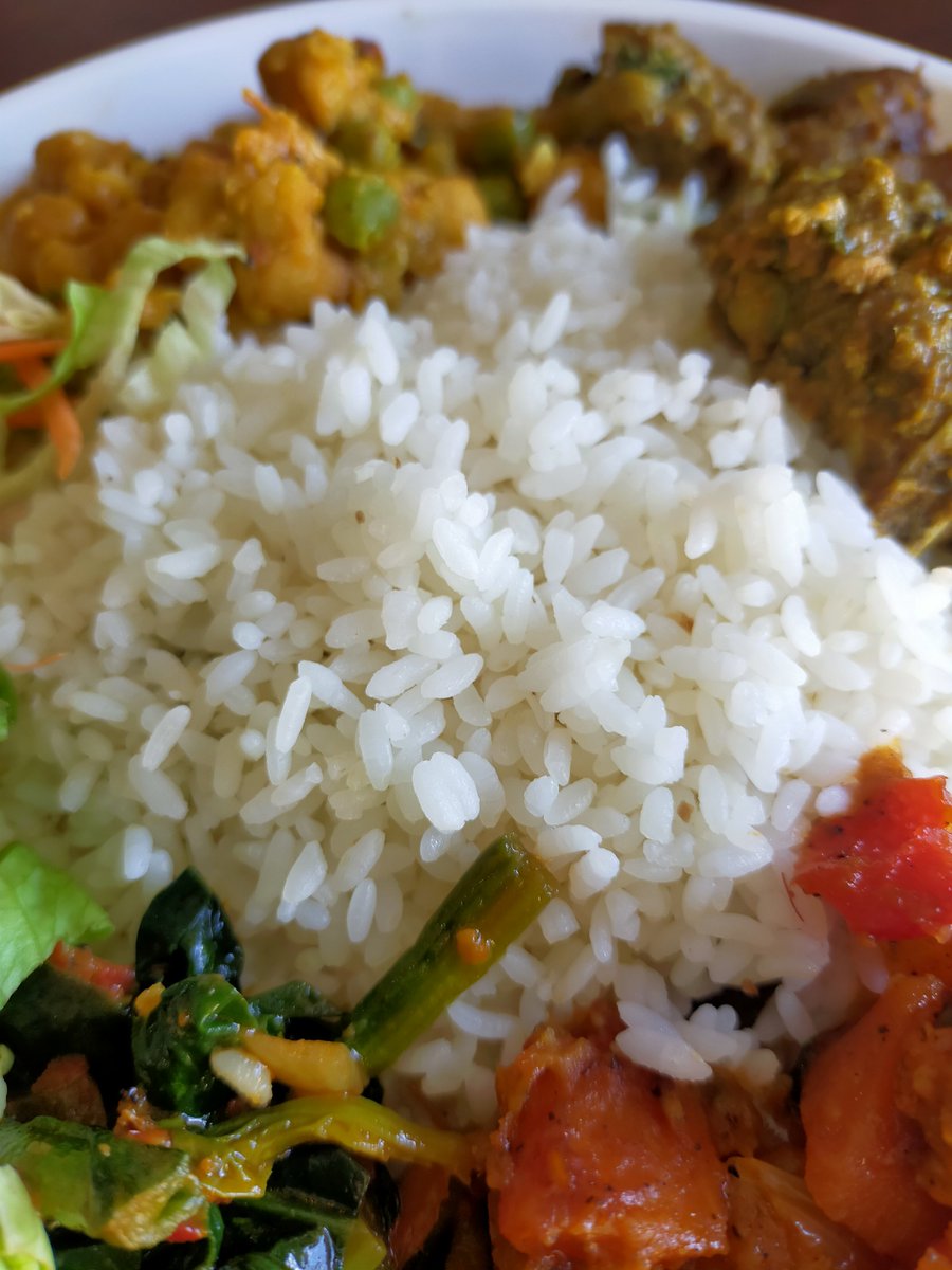 newhalfmiku's tweet image. 山武市 ムファー 🇱🇰 初訪問
ランチビュッフェ1200円 
米が短い？でもパラパラで香りある。これはキーリサンバ米！美味しい！おかわり2回w カレーは骨付きマトン。骨をしゃぶり倒す🤤
#MUFA