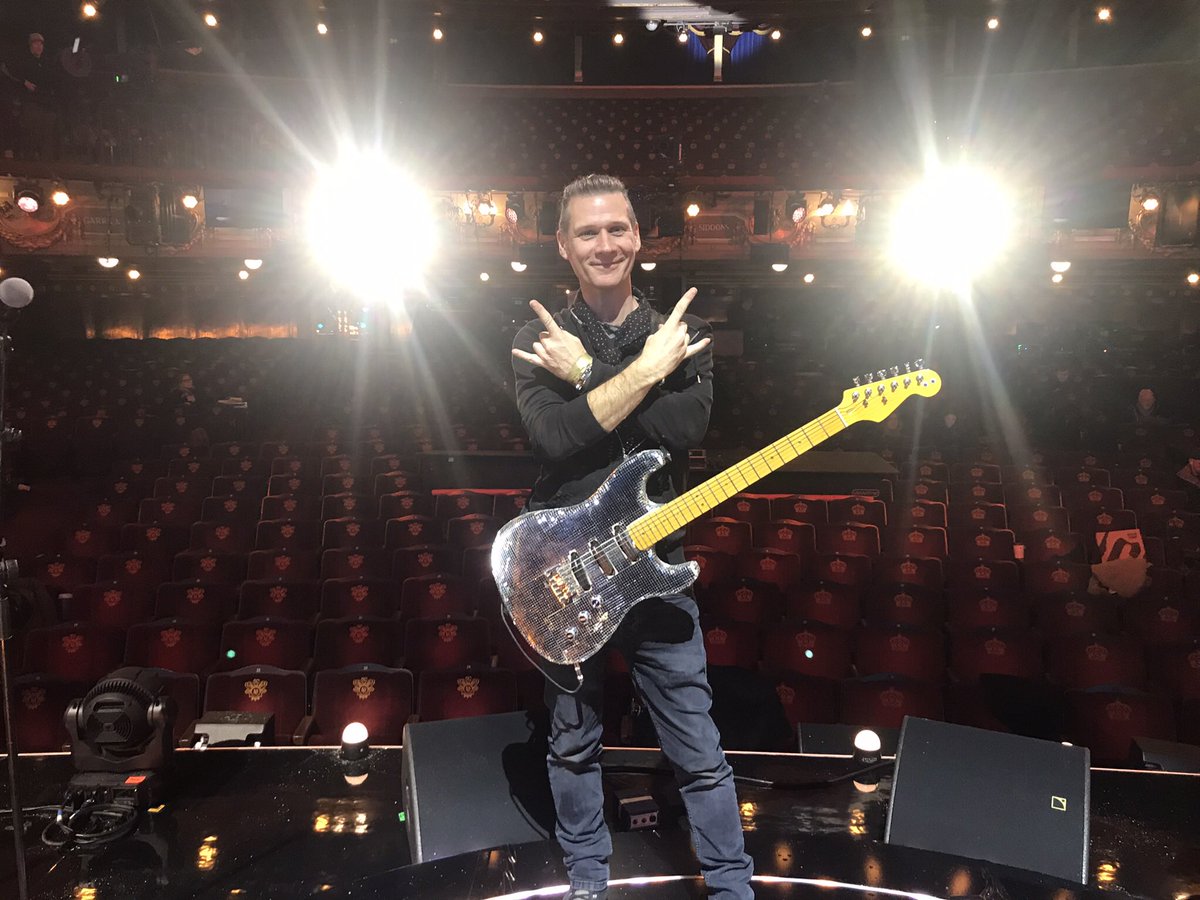 martindkennedy's tweet image. Soundchecking in the empty theatre before stitching up the boss on prime time tv 🤘🏻🎸

#soundchecking #tv #bigshow #guitarplayer
