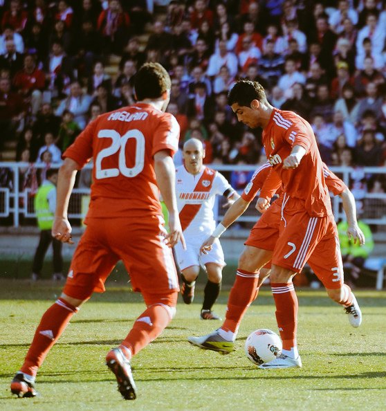 DonShelby_'s tweet photo. Vallecas. 
Partido con sol. 
Recuerdos de un gol histórico. https://t.co/UurzQNx34j