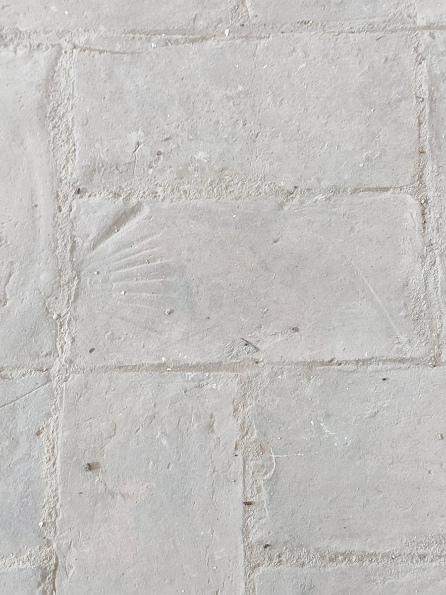 Arxiuarmengol's tweet photo. Terres de terracota del segle XVIII amb marques d'espanta Buixes. Masia del Gironès. #oficis #Rajoler https://t.co/aCkB66J0oo