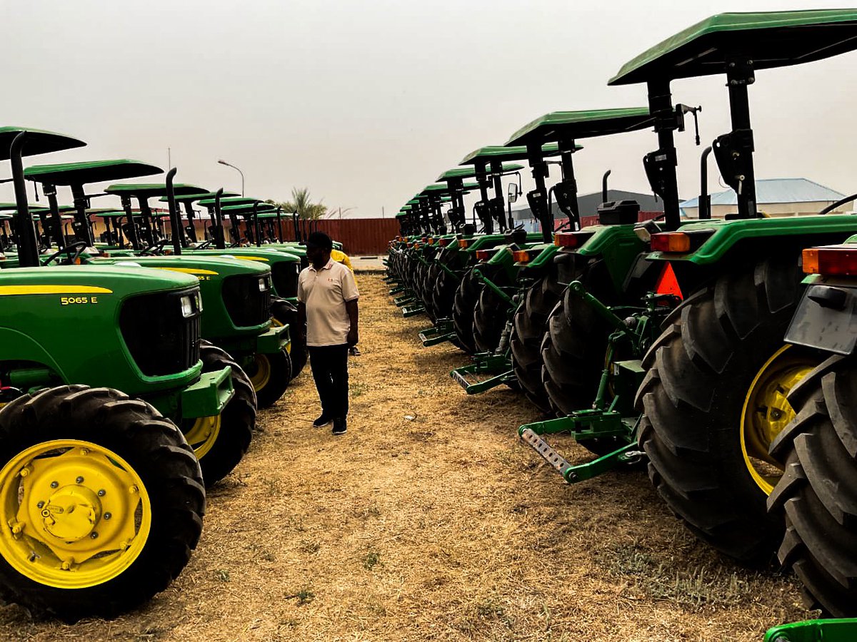 The Niger State Government has begun receiving the delivery of 300 tractors, as promised by Governor Umaru Bago, from John Deere Ltd. The procurement of 300 tractors is a demonstration of Governor @HonBago’s commitment to achieving his food sufficiency programme in Niger State.…