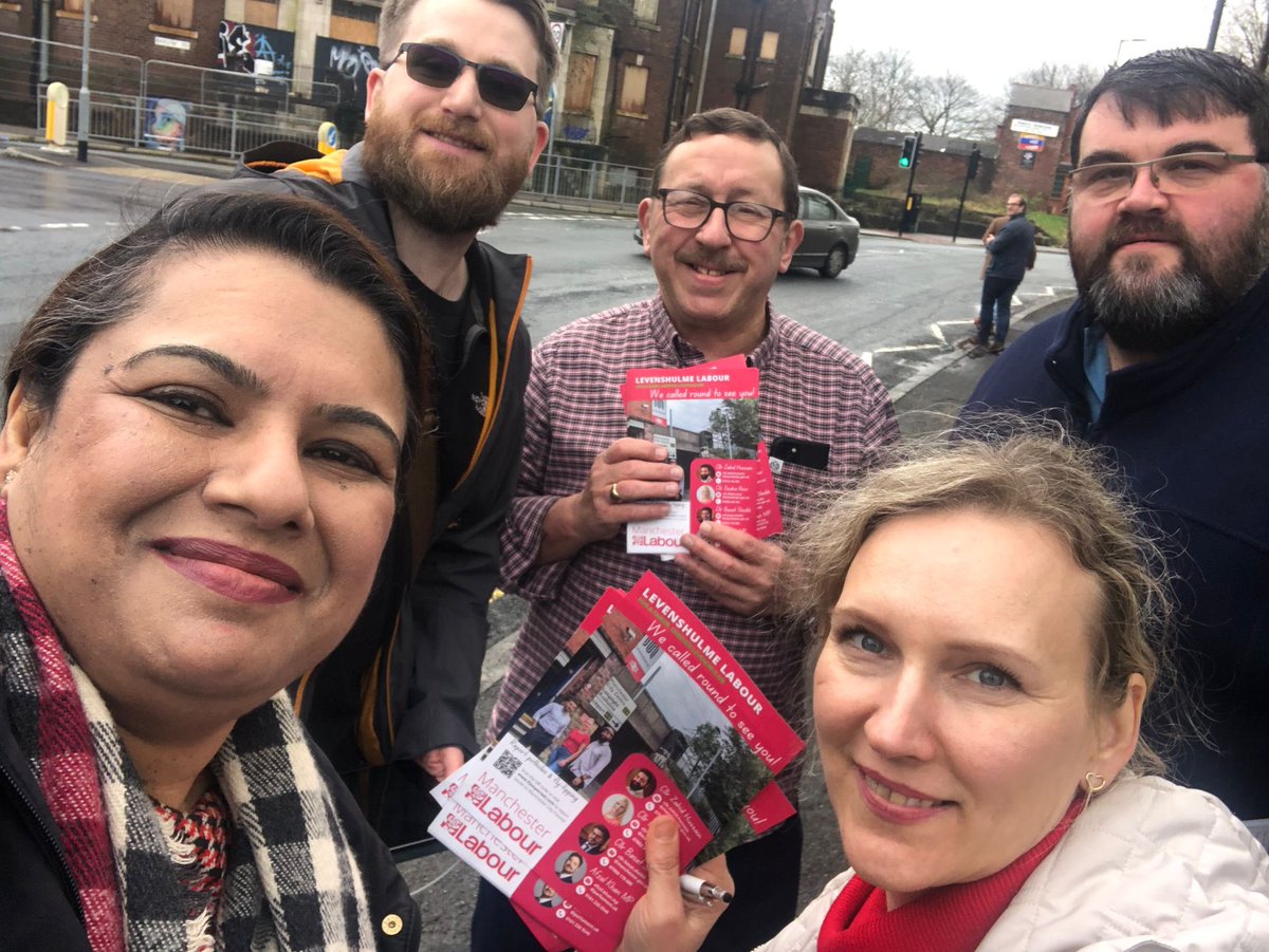 🌹A great turnout this morning to speak to residents in Levenshulme ahead of the local election, and an impending General Election. A lot of support for me and @zahid4Labour, and thanks to the brilliant @McrLabour and @LevenshulmeLab teams! 👏🏻