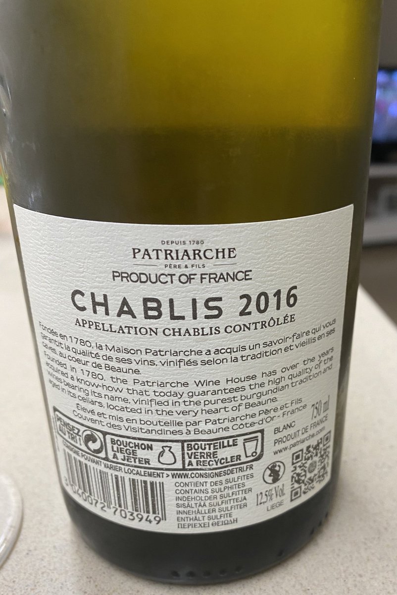 #LaPaellaDeLosDomingos Hoy #Fideua (para 6) con #sepia, #langostinos, y #galeras. Una propuesta de excelente maridaje: #Chablis2016 @capac11s @carloscp9 @vpallaresb1