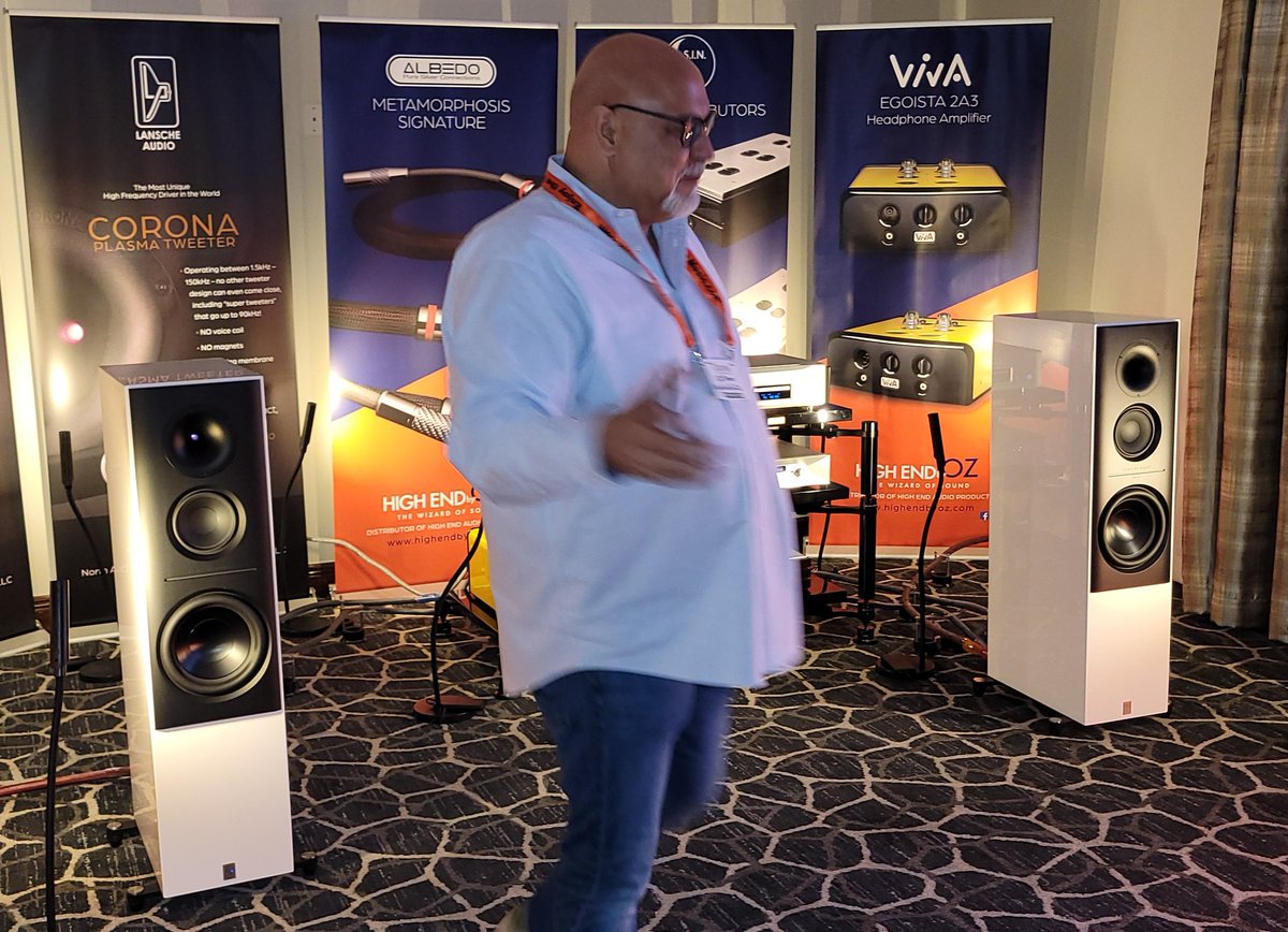 enjoythemusic's tweet photo. Sunday FUNday here at the Florida International Audio Expo.

#FloridaInternationalAudioExpo #FIAE #EnjoyTheMusic https://t.co/qUPhXyKW1h