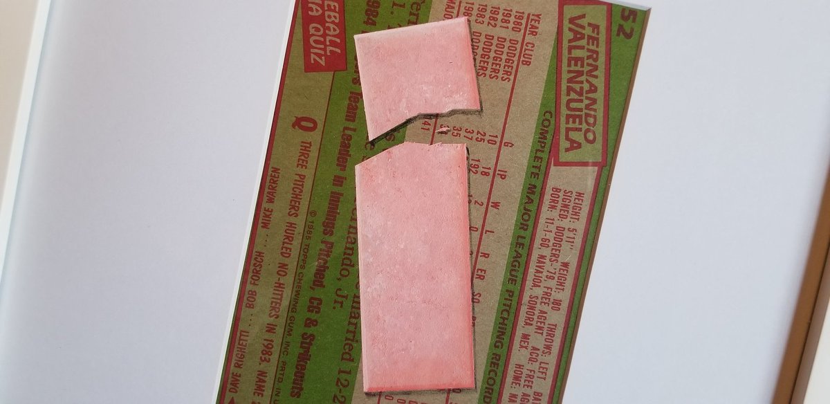 MatthewLeeRosen's tweet image. The evolution of my Gum art.
A thread:
I first began sketch painting gum sticks on the backs of '85 Topps with the intent to create a photo realistic illusion. A handful of sketches were made until I perfected my technique with texture, highlighting & shadows.
