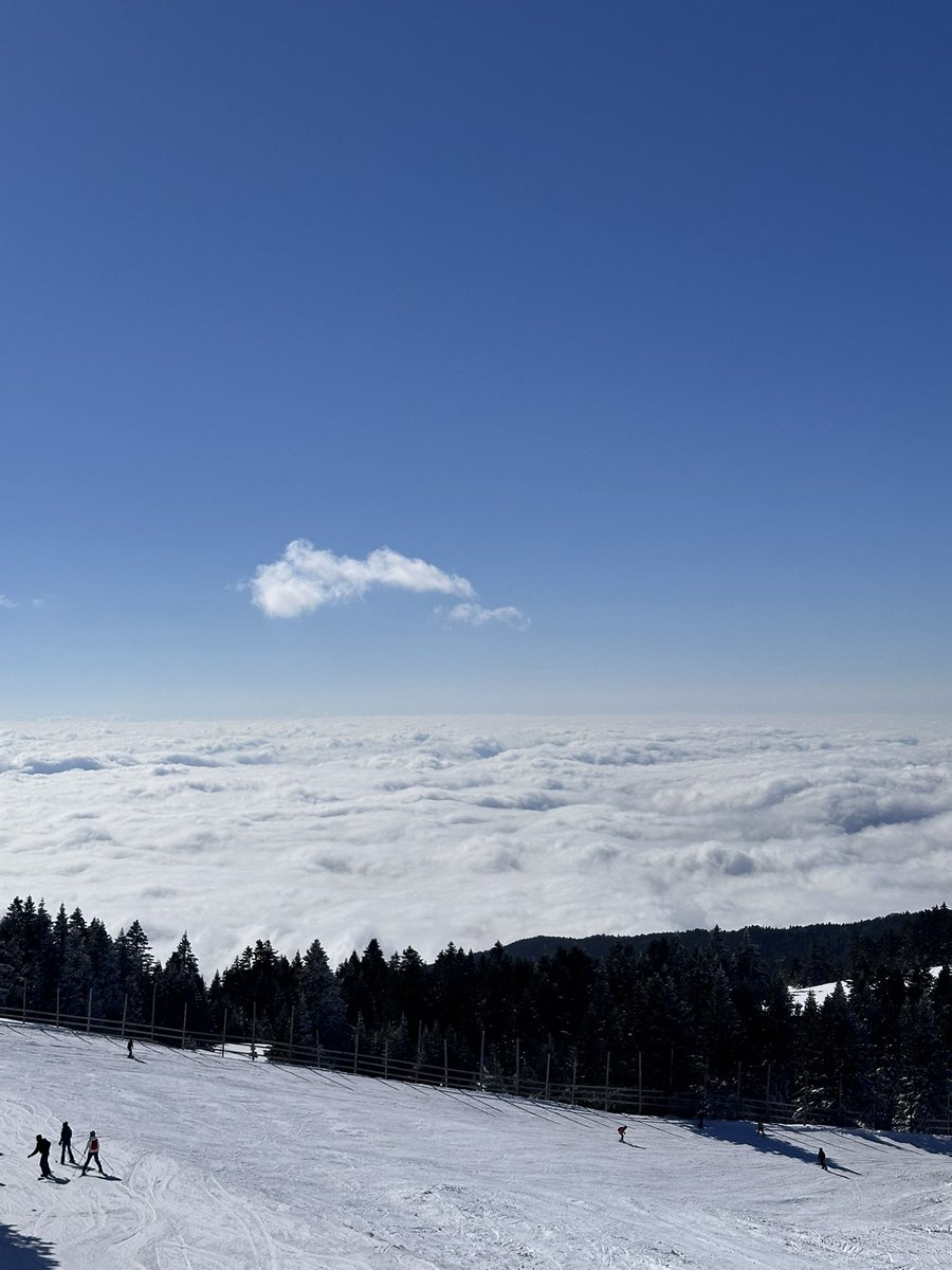 Bulutların üstünde kayak yapanınız var mı 😎😎