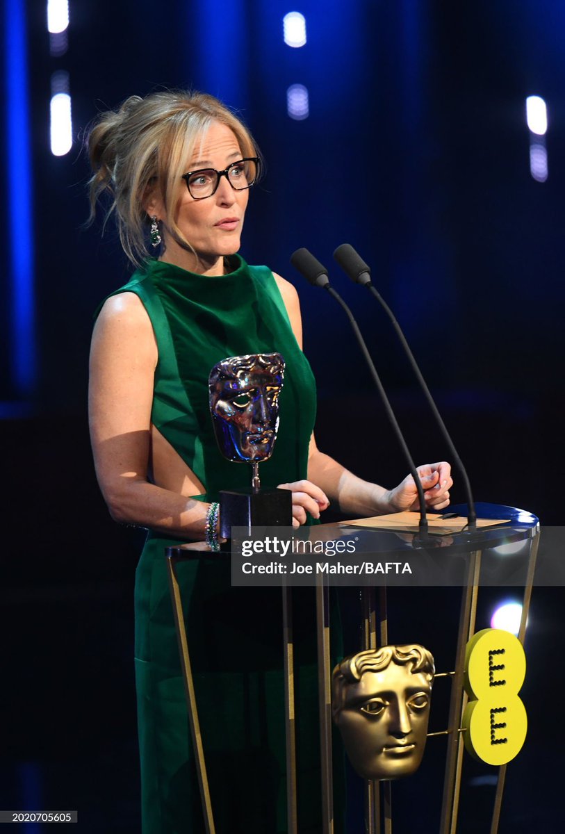 dykestreep's tweet image. she is so hot like ma&apos;am can you please let the dykes breathe???