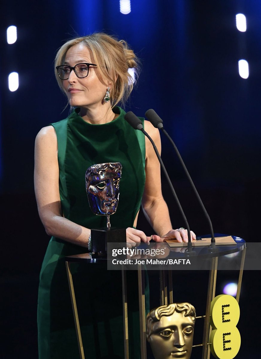 dykestreep's tweet image. she is so hot like ma&apos;am can you please let the dykes breathe???