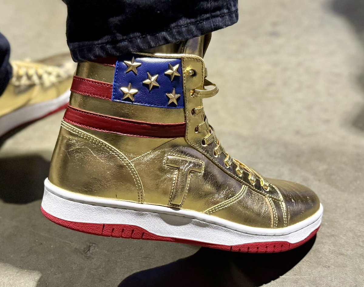 RichardStrocher's tweet photo. 🚨TRUMP SNEAKER GIVEAWAY🚨

I will be giving away 1 pair of the sold out Gold Trump Sneakers to a lucky fan! 

To be eligible you need to:

Follow ✅ 
Like ✅
RT ✅
Comment ✅

I will be choosing the winner in exactly 7 days‼️‼️

Good luck! ⚜️🏆👑 https://t.co/cxZecOwpiX