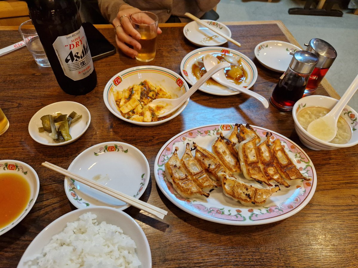 ESSKETITxxx's tweet photo. @aoikebase_negi 高級レストラン来てるみたい。日本えぐい https://t.co/rfdGvz7LVi