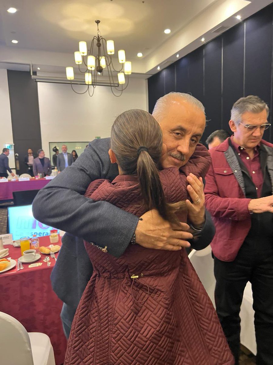 cmmerino's tweet photo. Este domingo saludé y dialogué con @Claudiashein en un desayuno celebrado en la Ciudad de México. https://t.co/WJXp3yY0Uh
