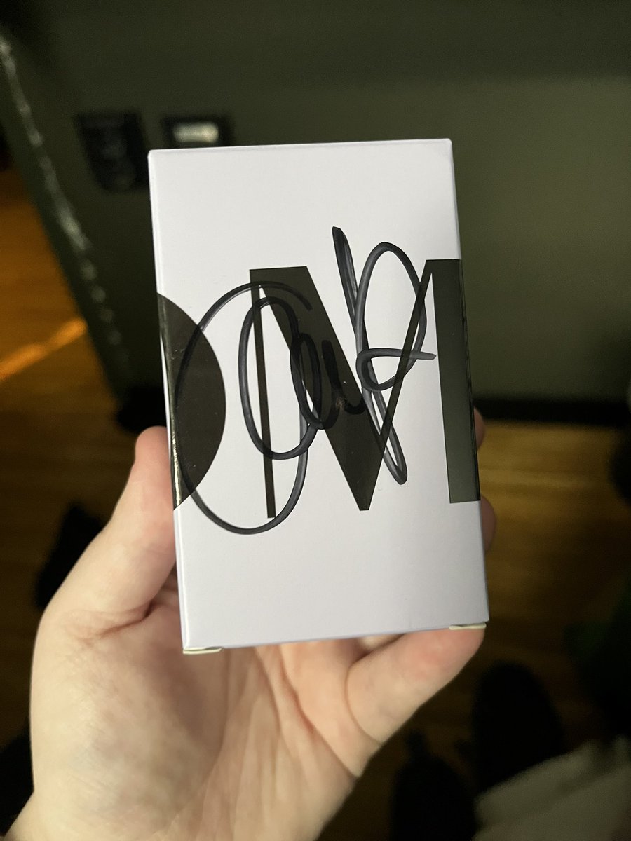 ✨ SIGNED INTRO GIVEAWAY ✨ 
- i will be giving away this signed intro from omar's lyko signing!
- i will try to ship internationally.
- i didn't get a heart on my intro so i'll be giving this away if <a href="/OmarRudberg/">O M A R</a> sends me a tiny heart doodle!
- rt, follow to enter!