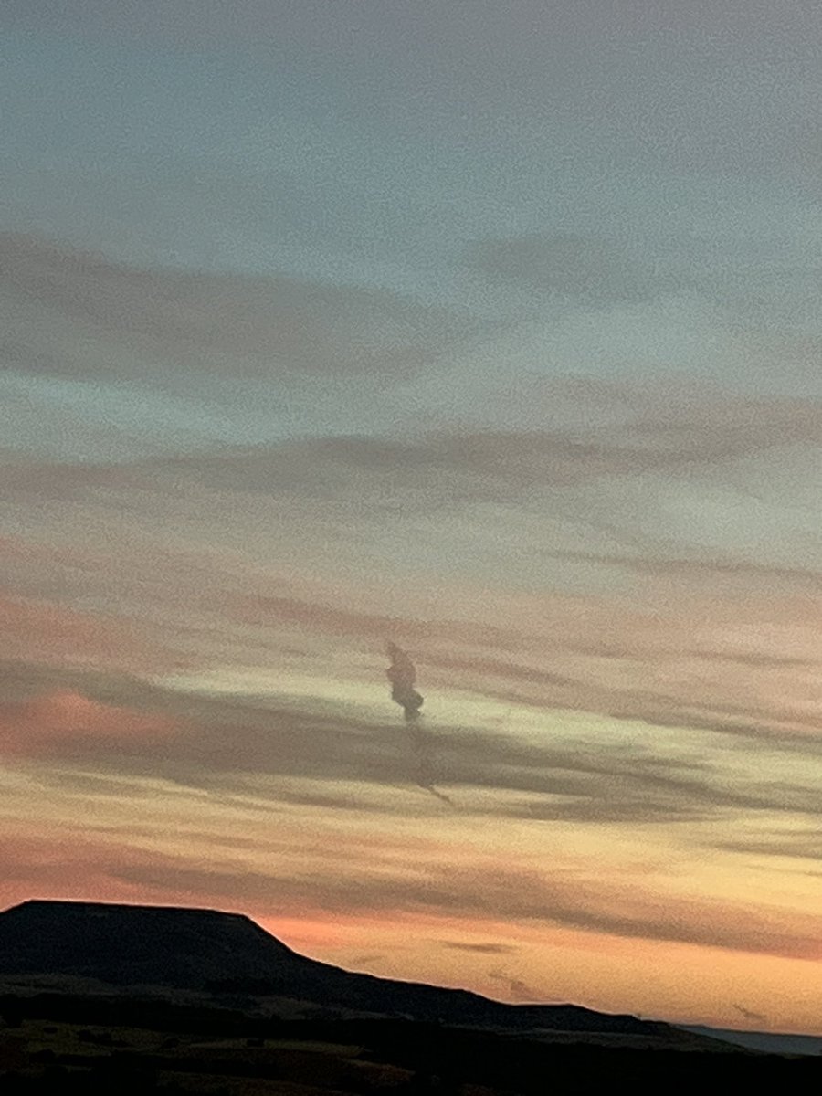 Maykup's tweet photo. @tiempobrasero pico de la Muela , Guadalajara .. formación en el cielo .. https://t.co/p3A5VO7XHI