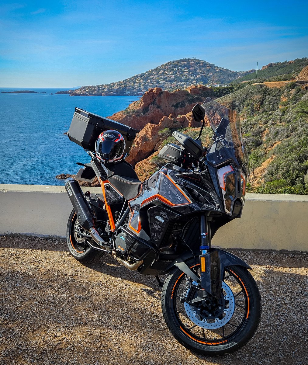 De nouveau sur les routes 👊🏽✊🏽
📌Calanque Saint Barthélémy, Côte d'Azur