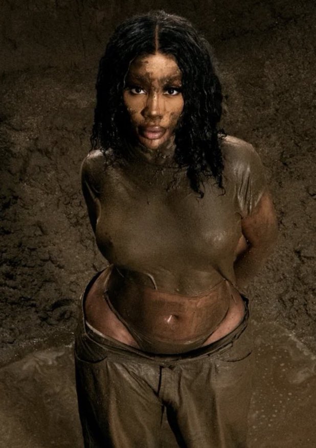 the front row at the hanteo concert