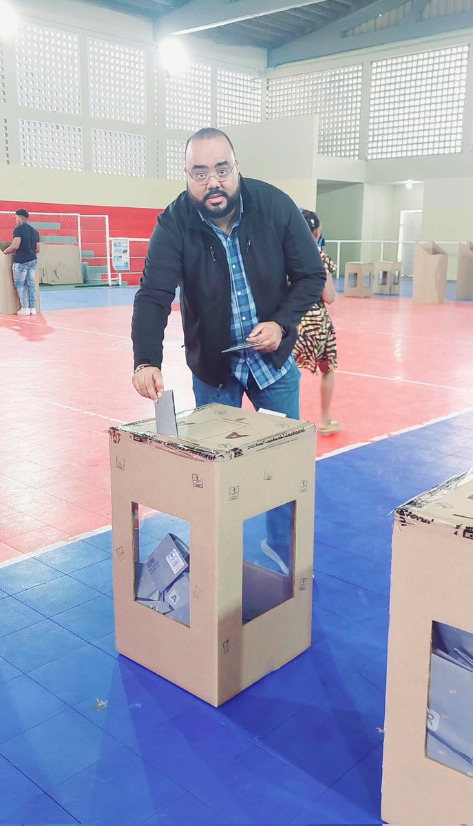 #YaVote Votar es un derecho constitucional. Ejercerlo con la importancia y conciencia que amerita es un alto honor.

Tu voto es parte de mejores días y nuevas esperanzas.
<a href="/Hamletamadomelo/">Hamlet Melo</a> <a href="/LigiaAmadamelo/">Ligia Amada Melo</a> <a href="/LeonelFernandez/">Leonel Fernández</a> <a href="/JaimeRinconRD/">Jaime Rincón</a>