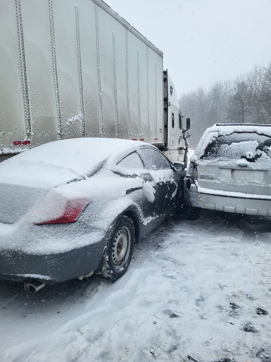 OPP_ER's tweet photo. #LeedsOPP 12pm Highway 401 EB / 700mm just east of Brockville. Multi-vehicle collision with minor injuries reported

Officers are aware of vehicles stuck in the EB closure and are working hard to clear the roadway ^nc

@OPP_COMM_ER https://t.co/CydtFKANPN