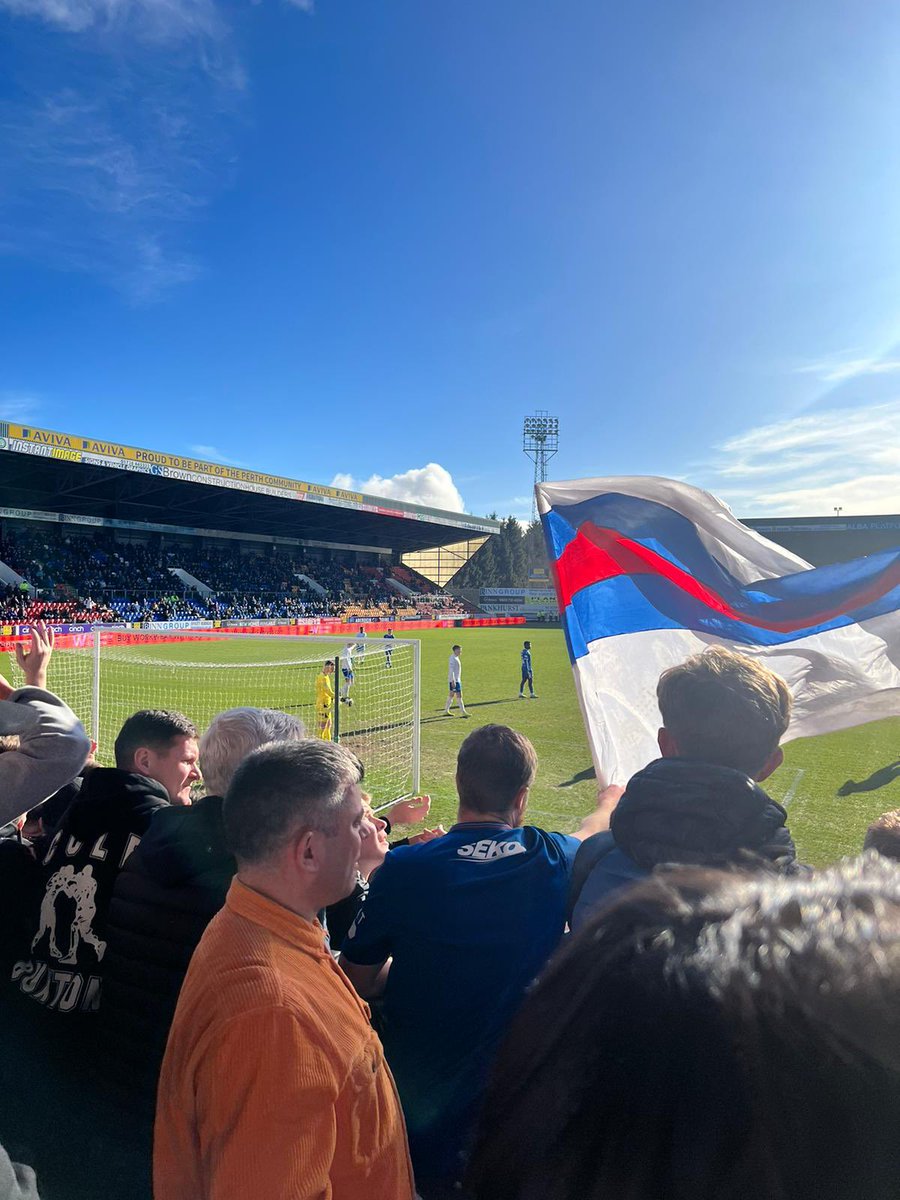 Massive 3 points today. Top of the table 😎 many thanks to sandbank loyal from maryhill for sharing with us today 🇬🇧🔝 #RangersFC