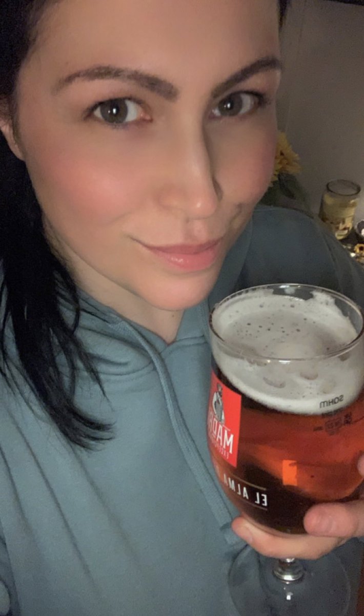 x_JustMe_xxx's tweet image. Cheers Twitter!! 🍻

#TimeToRelax 
#MadriLove