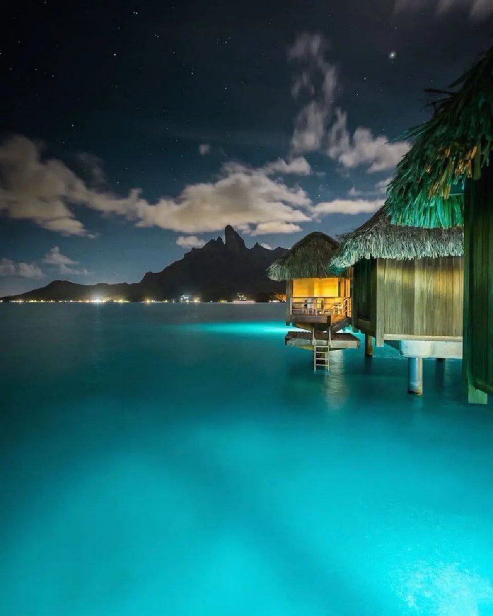 viewsoff_'s tweet image. Bora Bora by night.