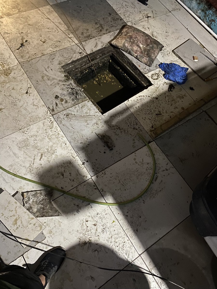 LuisCondell's tweet photo. @aguas_andinas @SanBernardocl favor ayuda de manera urgente. Cámaras de aguas servidas colápsalas en pasaje canelillo con algarrobo comuna san bernardo. Este caso ya se escaló hace casi 1 mes y aún sigue el problema en el desagüe. https://t.co/ThEkYTFogw