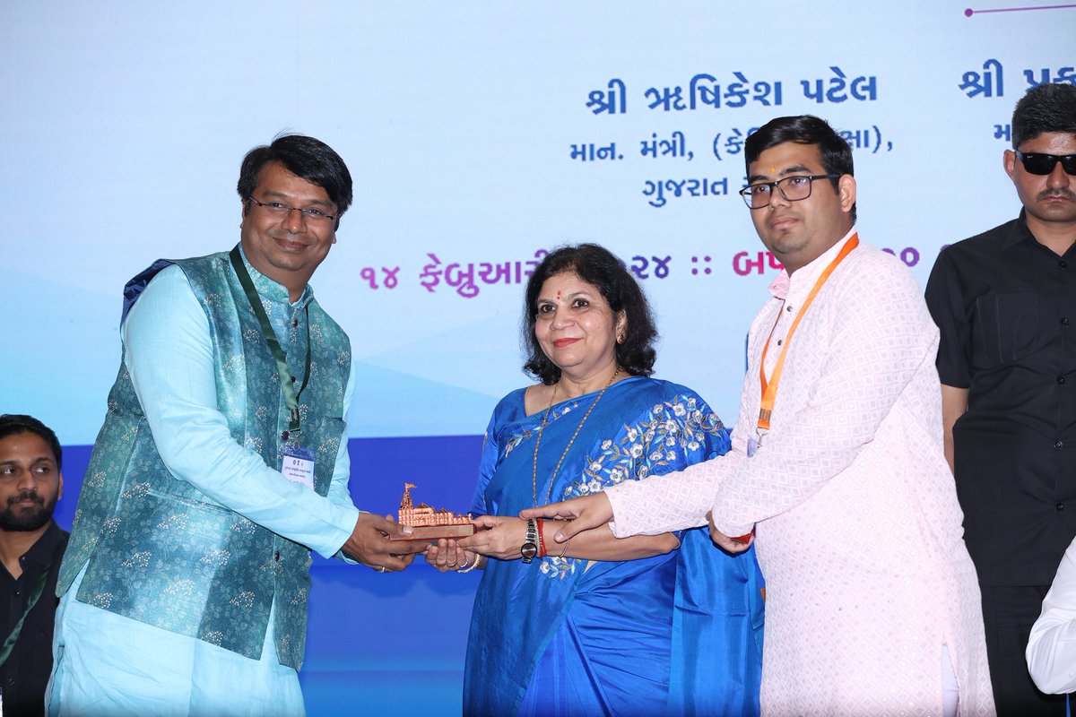 Uttamsuniljain's tweet photo. @prafulpbjp @UdayMahurkar Furthermore got the chance to honour Vice-Chancellor of Gujarat University, Ahmedabad, @NeerjaGuptaa ji, &amp; Young IAS officer committed to glorify Education System @DineshRgaurav ji with holy Ram Mandir Model.

#GSVY

(3/4) https://t.co/XD4ZgrCFz1