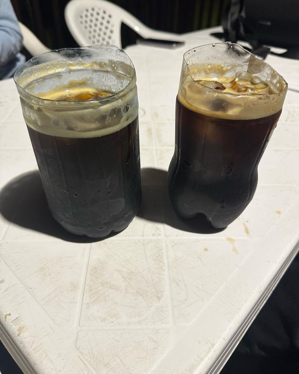 marcos_z's tweet photo. El fin de semana previo al Córdoba Open, Facu se tomó unos días de vacaciones con amigos en la costa argentina. Playa, fernet, mate, desconectar. Un par de semanas después, hizo sus primeros CF ATP en Córdoba y en un rato irá por su primer título en Buenos Aires. La buena vida. https://t.co/Emhu5yYO9c