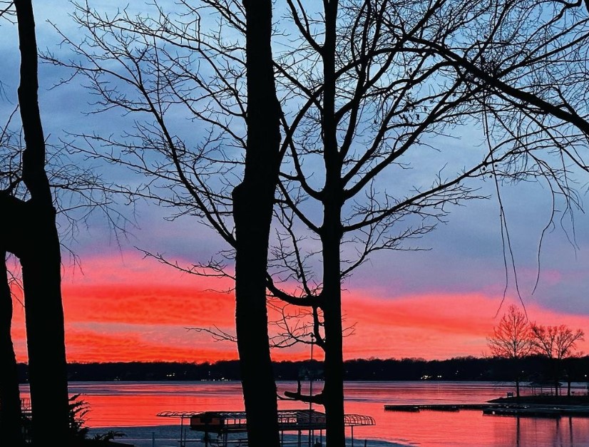 jtitsworthlhr's tweet image. Geist Reservoir in February: Where the lake is iced, but the humor is still on fire! 🔥❄️

📸: coachtracier via IG

#IceIceFunny #WinterWater #GeistReservoir #ChillFebruary #CoolChillLake