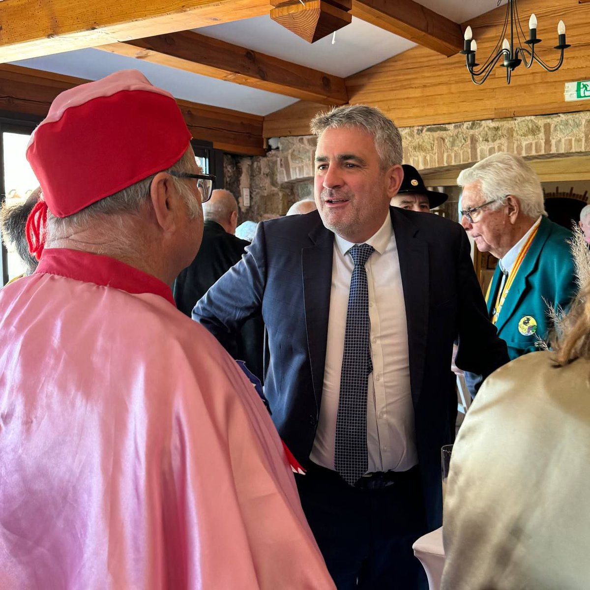 FrankGiletti's tweet photo. Fier d'avoir partagé un moment convivial avec la confrérie de la caboche de @pugetville ! ️Entre terroir et tradition, les cabochards sont les gardiens de notre patrimoine immatériel ! #Vin #Caillette #HuileDOlive #Terroir #Tradition #Provence https://t.co/riESrYNKsn