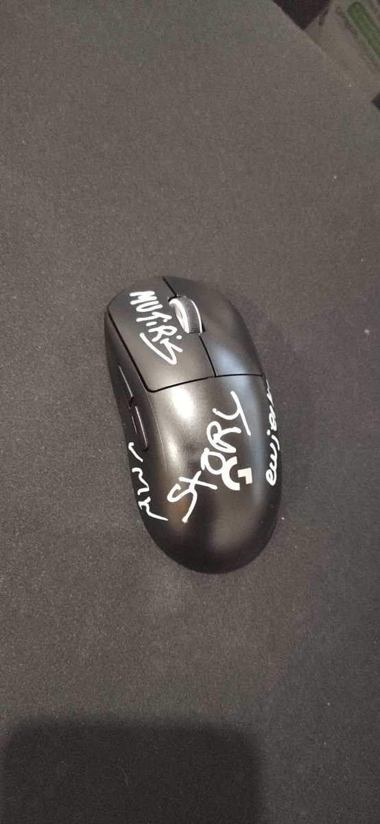 Mil obrigados pela lembrança 🥰 melhor equipa do mundo caralho
<a href="/MUTiRiS_csgo/">Christopher</a> 
@storu__ 
<a href="/rmn_csgo/">Ricardo Oliveira</a> 
<a href="/ewjerkz/">Michel Magalhães</a> 
Muito amor ❤️